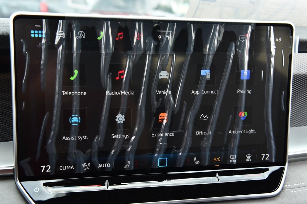 Volkswagen Tiguan Vehicle Full-screen Gallery Image 15