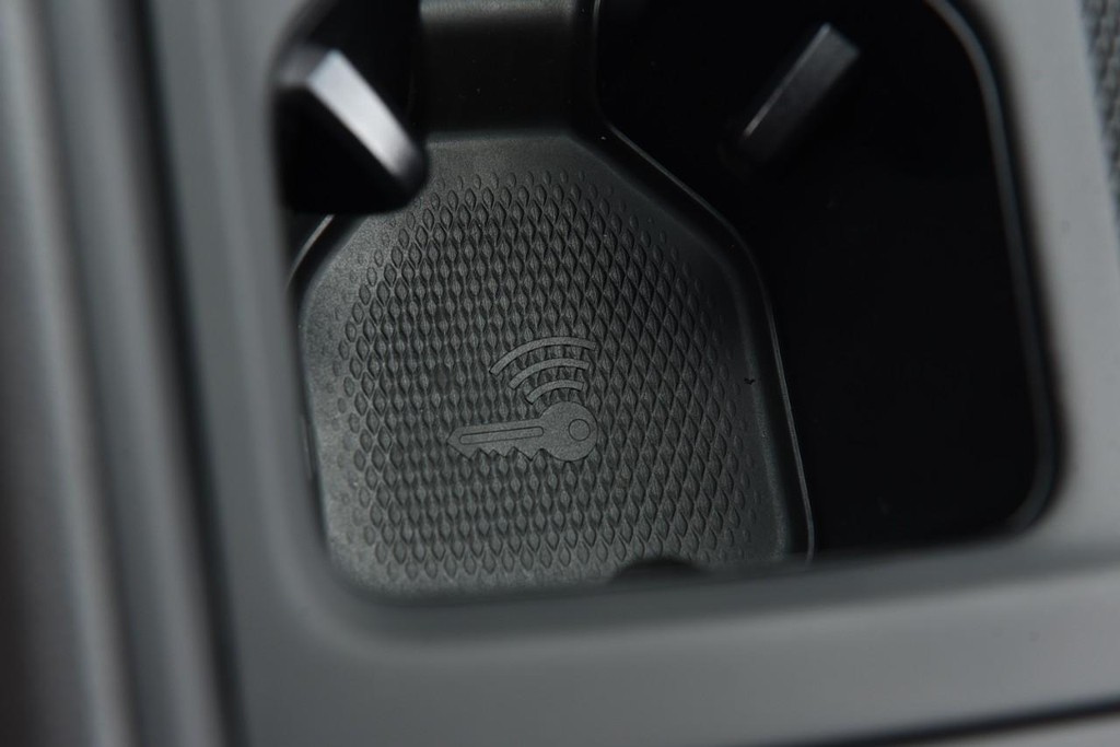 Volkswagen Tiguan Vehicle Full-screen Gallery Image 16