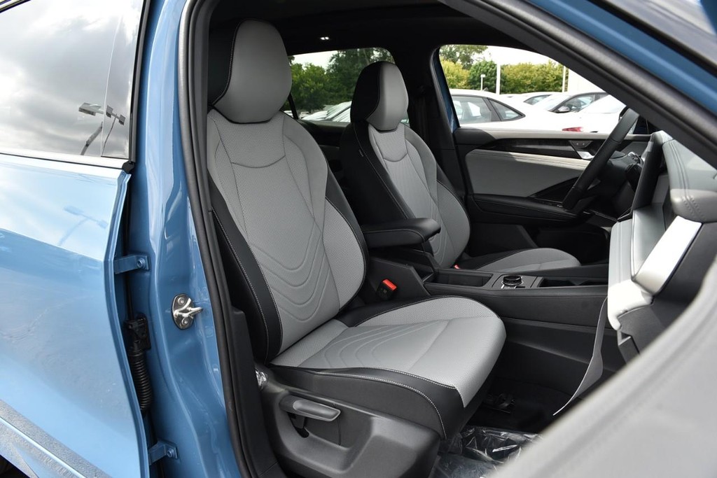 Volkswagen Tiguan Vehicle Full-screen Gallery Image 20