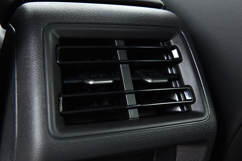 Volkswagen Tiguan Vehicle Full-screen Gallery Image 23