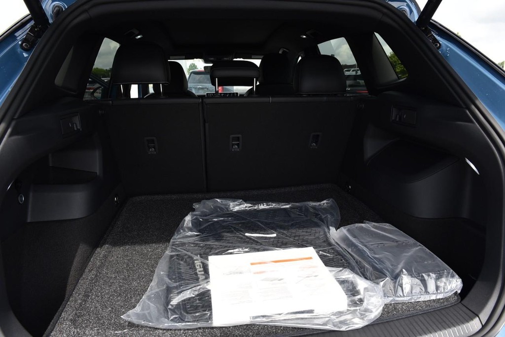 Volkswagen Tiguan Vehicle Full-screen Gallery Image 25