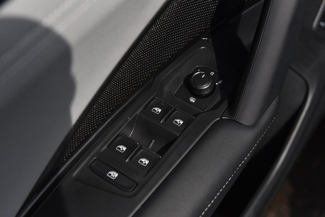 Volkswagen Tiguan Vehicle Image 08