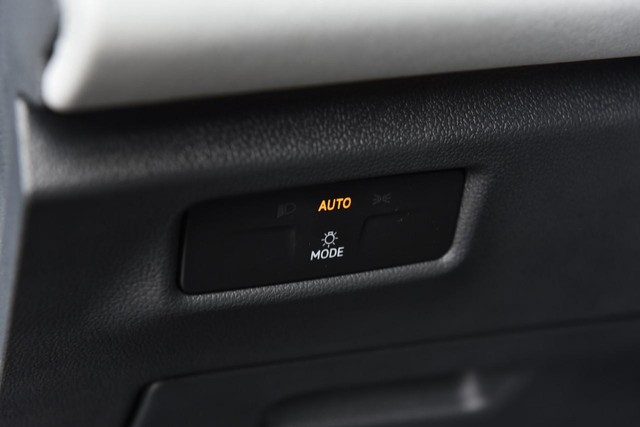 Volkswagen Tiguan Vehicle Image 11