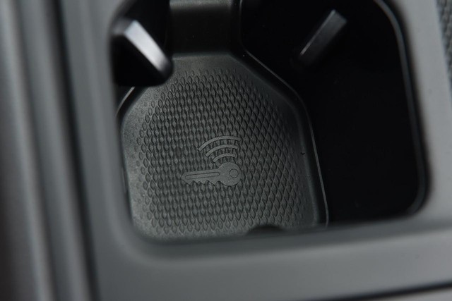 Volkswagen Tiguan Vehicle Image 16
