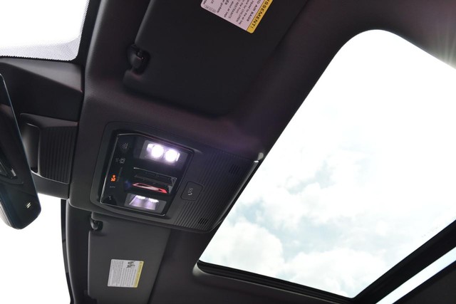 Volkswagen Tiguan Vehicle Image 21