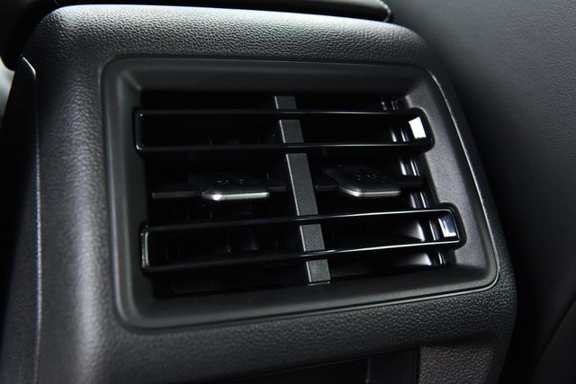 Volkswagen Tiguan Vehicle Image 23