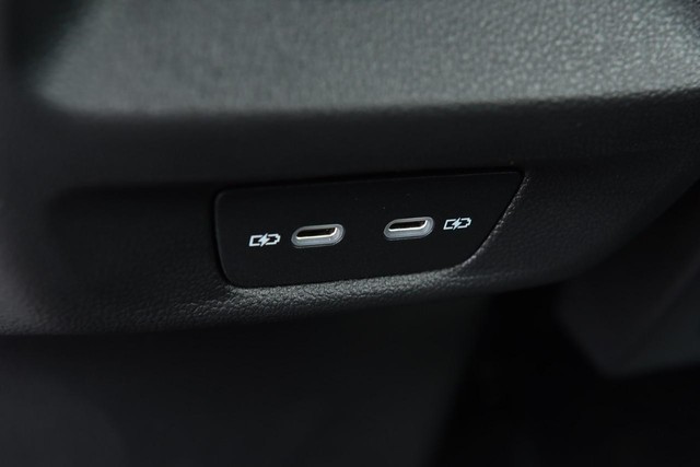 Volkswagen Tiguan Vehicle Image 24