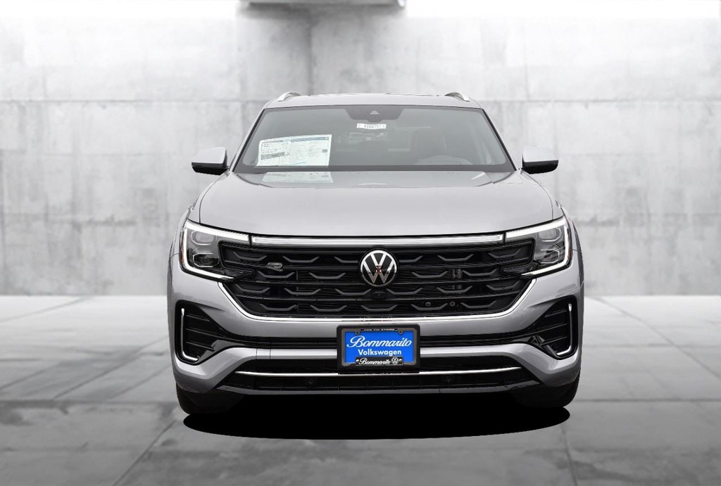 Volkswagen Atlas Cross Sport Vehicle Full-screen Gallery Image 4