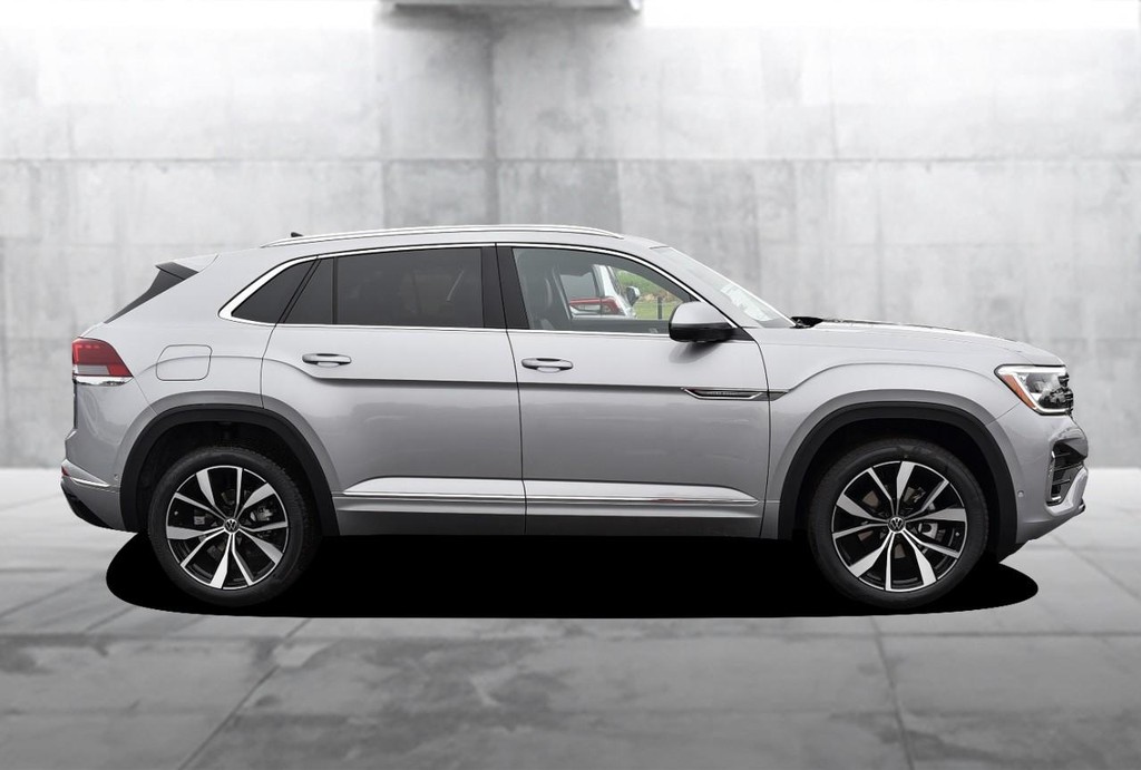 Volkswagen Atlas Cross Sport Vehicle Full-screen Gallery Image 5