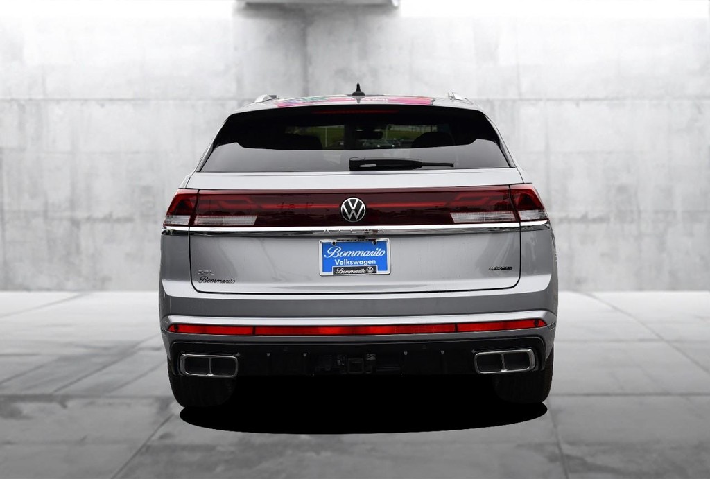 Volkswagen Atlas Cross Sport Vehicle Full-screen Gallery Image 6