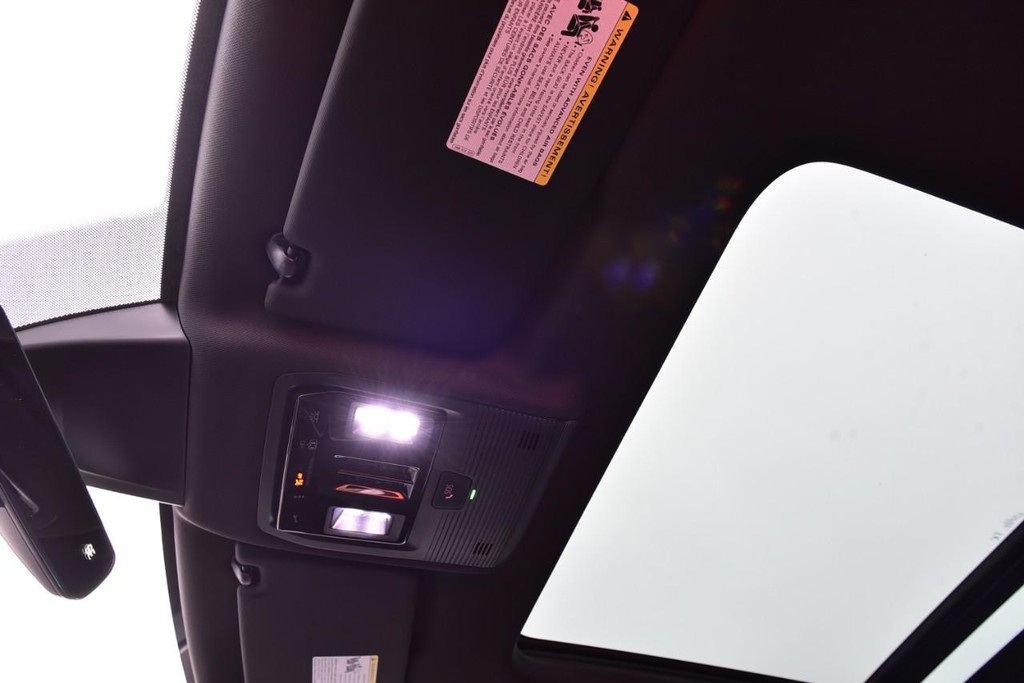 Volkswagen Atlas Cross Sport Vehicle Full-screen Gallery Image 21