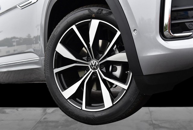 Volkswagen Atlas Cross Sport Vehicle Image 03