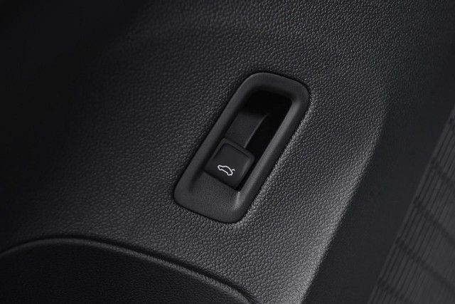 Volkswagen Atlas Cross Sport Vehicle Image 09