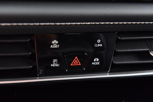 Volkswagen Atlas Cross Sport Vehicle Image 15