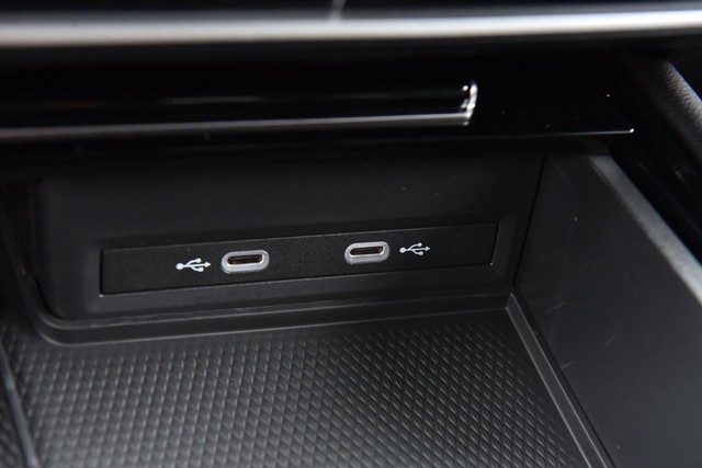 Volkswagen Atlas Cross Sport Vehicle Image 16