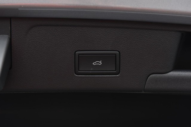 Volkswagen Atlas Cross Sport Vehicle Image 26