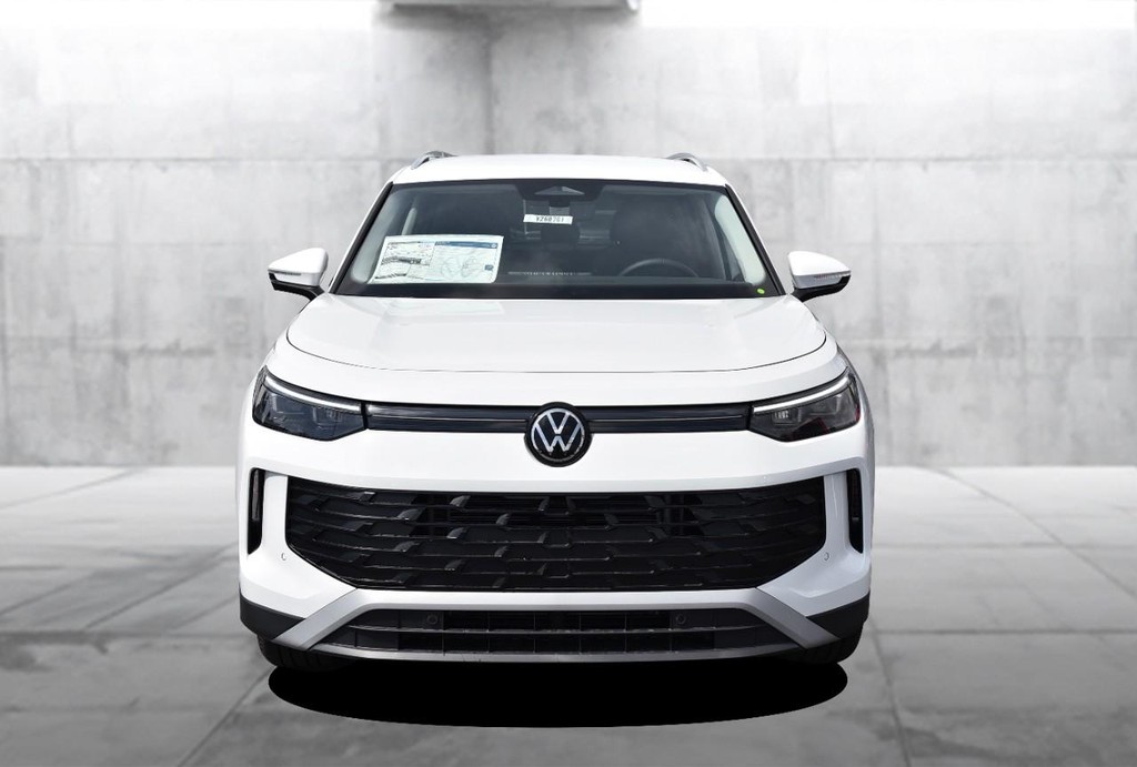 Volkswagen Tiguan Vehicle Full-screen Gallery Image 4