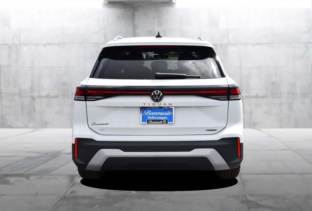 Volkswagen Tiguan Vehicle Full-screen Gallery Image 6