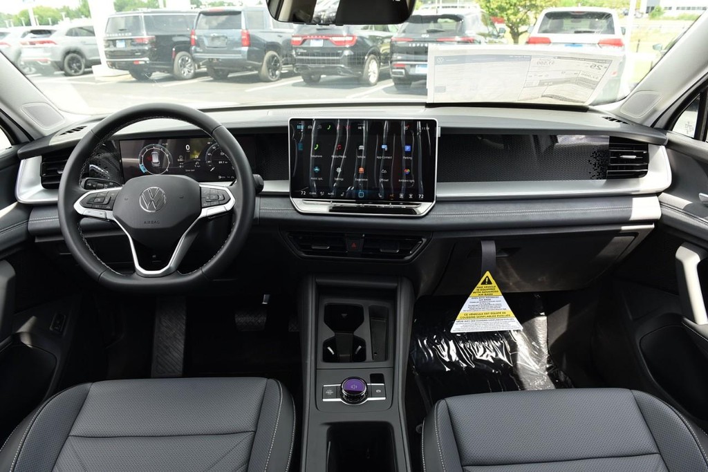 Volkswagen Tiguan Vehicle Full-screen Gallery Image 7