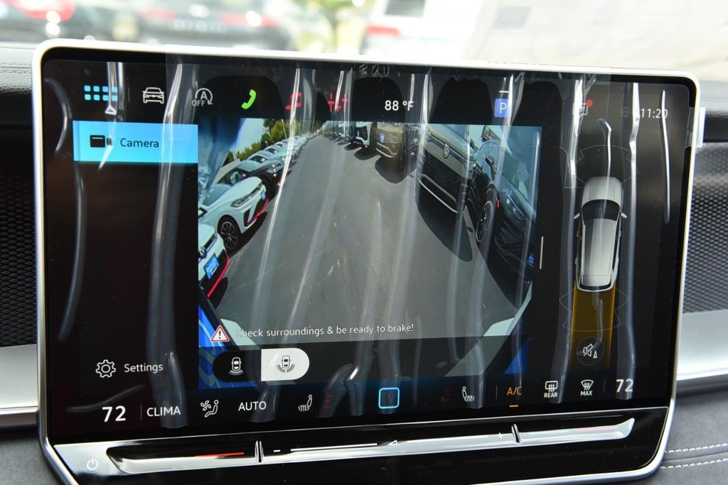 Volkswagen Tiguan Vehicle Full-screen Gallery Image 14