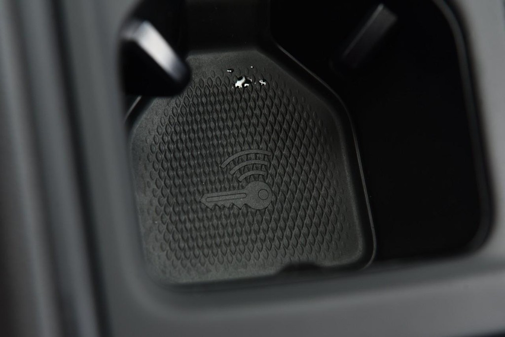 Volkswagen Tiguan Vehicle Full-screen Gallery Image 16