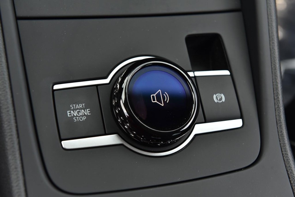Volkswagen Tiguan Vehicle Full-screen Gallery Image 17