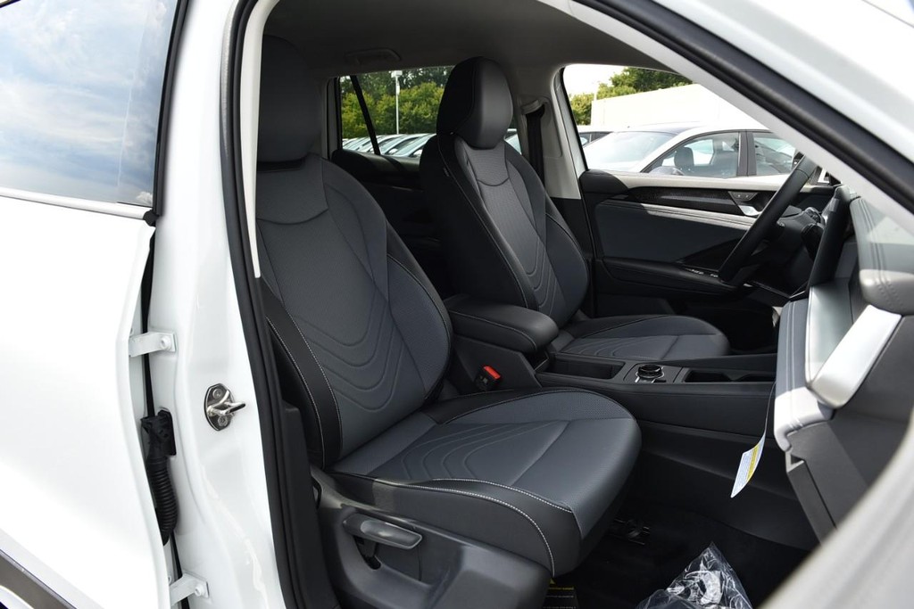 Volkswagen Tiguan Vehicle Full-screen Gallery Image 20
