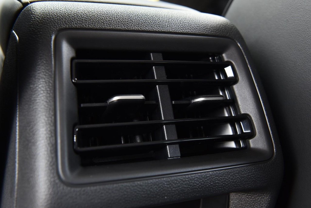 Volkswagen Tiguan Vehicle Full-screen Gallery Image 22