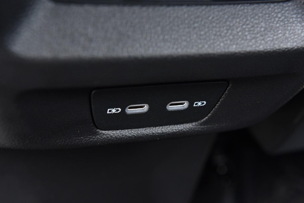 Volkswagen Tiguan Vehicle Full-screen Gallery Image 23