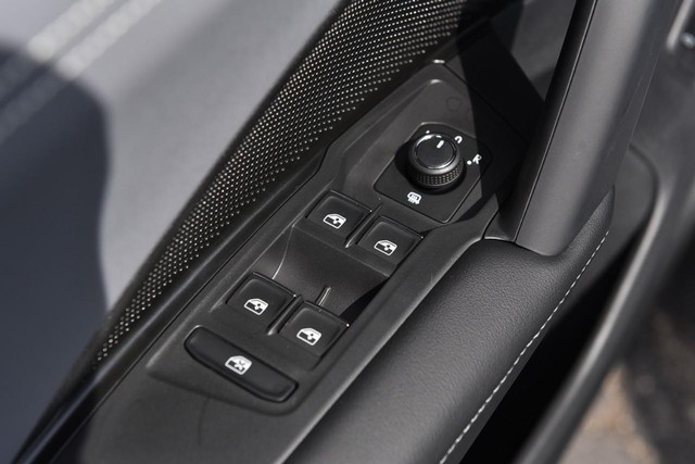Volkswagen Tiguan Vehicle Image 08