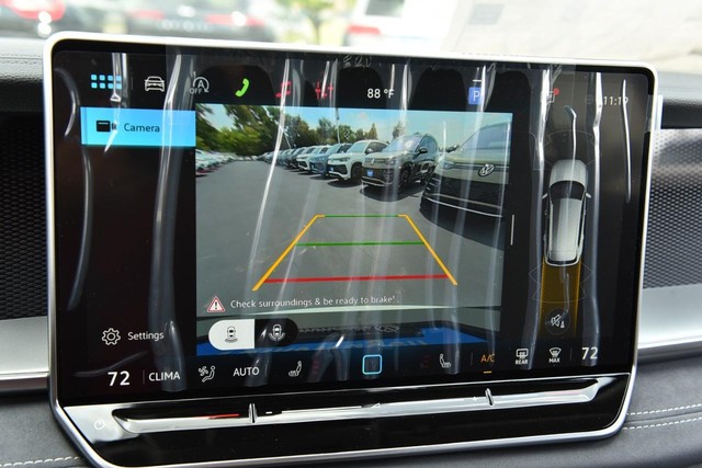 Volkswagen Tiguan Vehicle Image 13