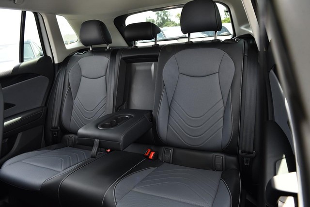 Volkswagen Tiguan Vehicle Image 21