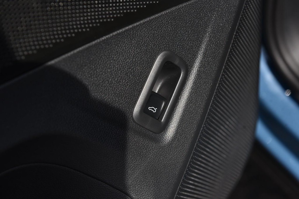 Volkswagen Tiguan Vehicle Full-screen Gallery Image 9