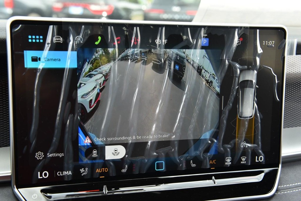 Volkswagen Tiguan Vehicle Full-screen Gallery Image 14