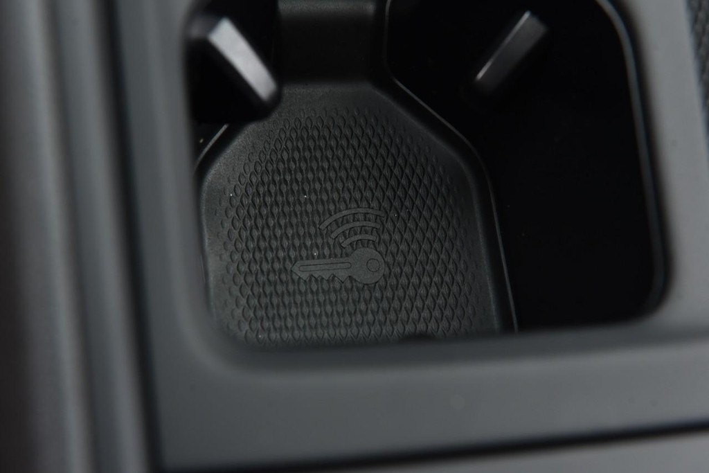Volkswagen Tiguan Vehicle Full-screen Gallery Image 16