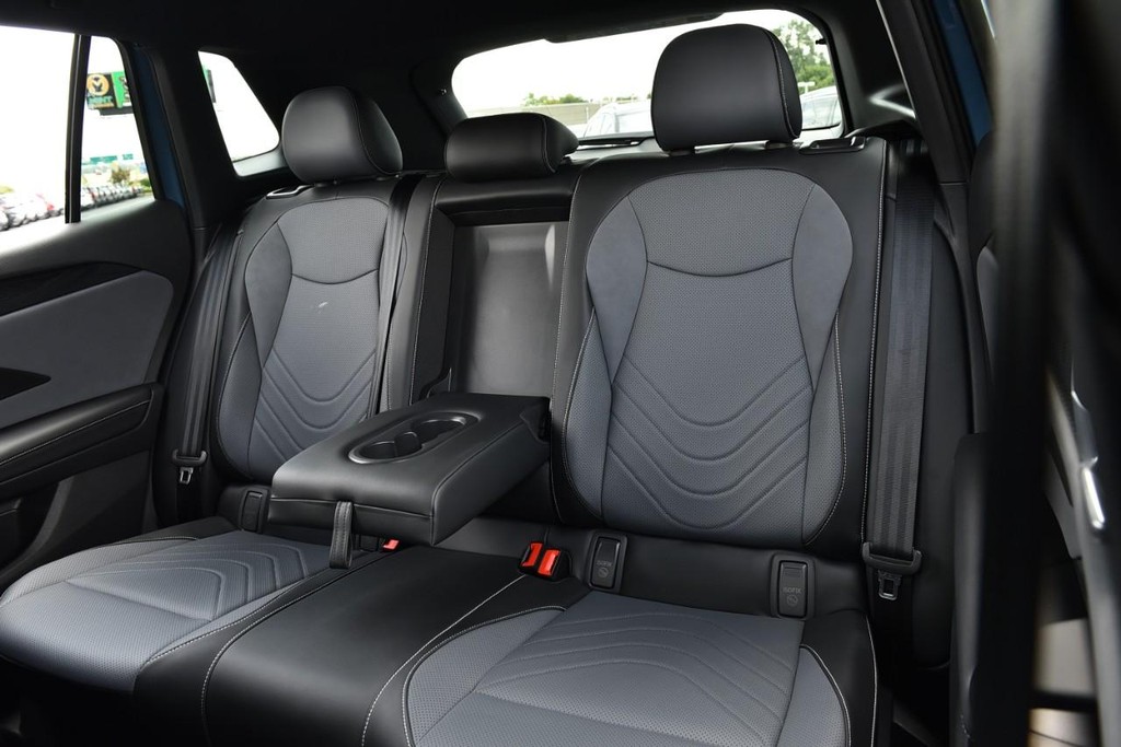 Volkswagen Tiguan Vehicle Full-screen Gallery Image 22