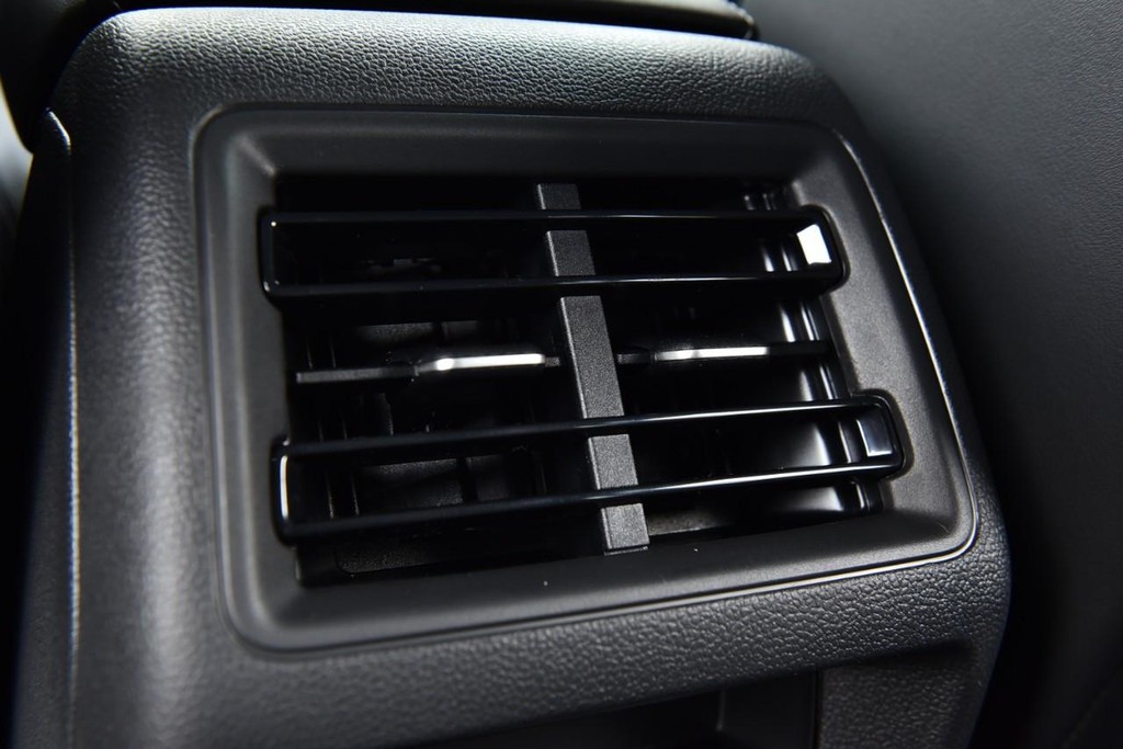 Volkswagen Tiguan Vehicle Full-screen Gallery Image 23