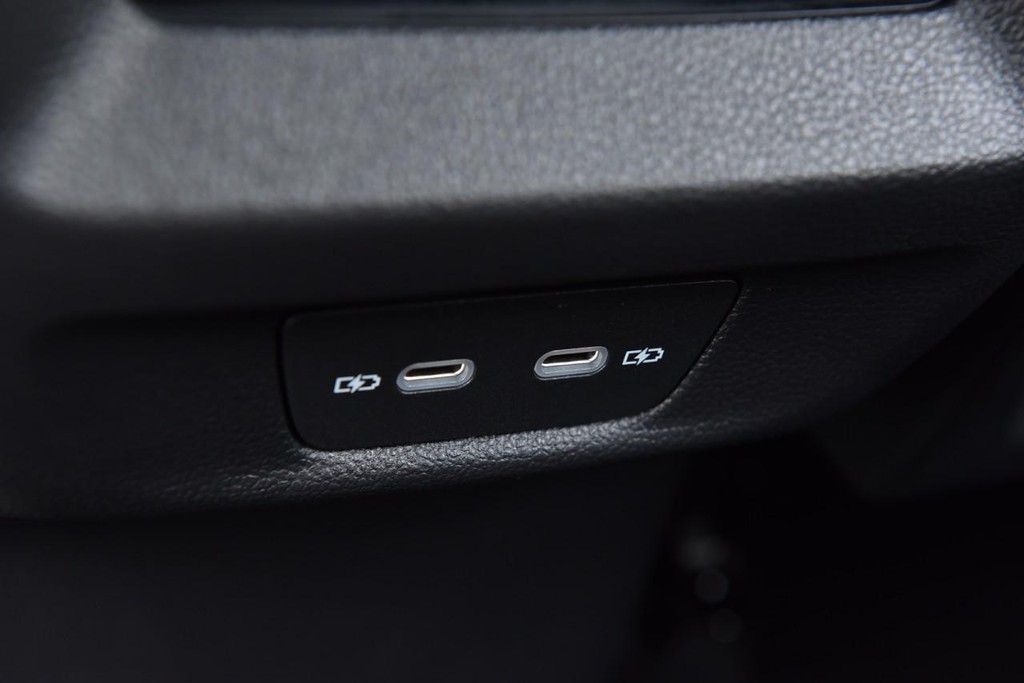 Volkswagen Tiguan Vehicle Full-screen Gallery Image 24