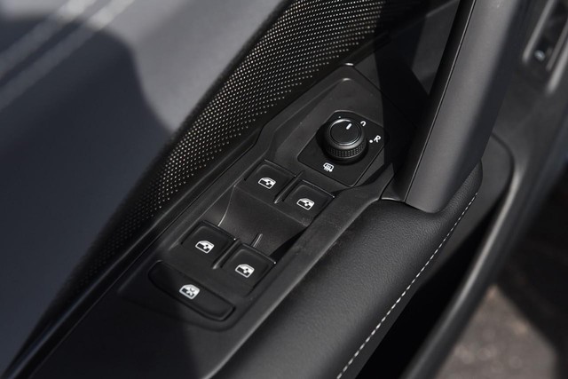 Volkswagen Tiguan Vehicle Image 08