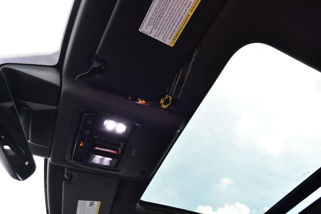 Volkswagen Tiguan Vehicle Image 21