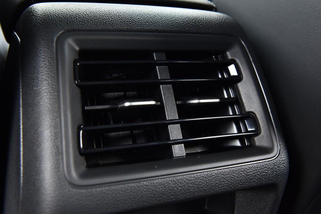 Volkswagen Tiguan Vehicle Image 23