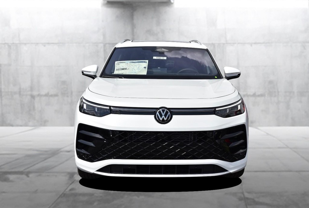 Volkswagen Tiguan Vehicle Full-screen Gallery Image 4