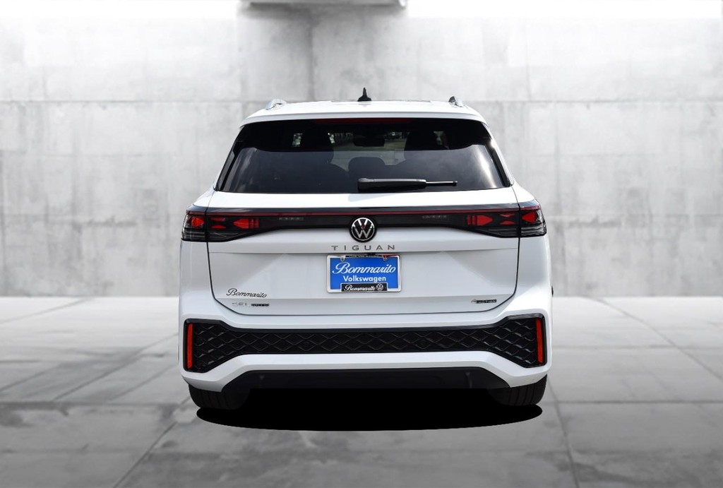 Volkswagen Tiguan Vehicle Full-screen Gallery Image 6