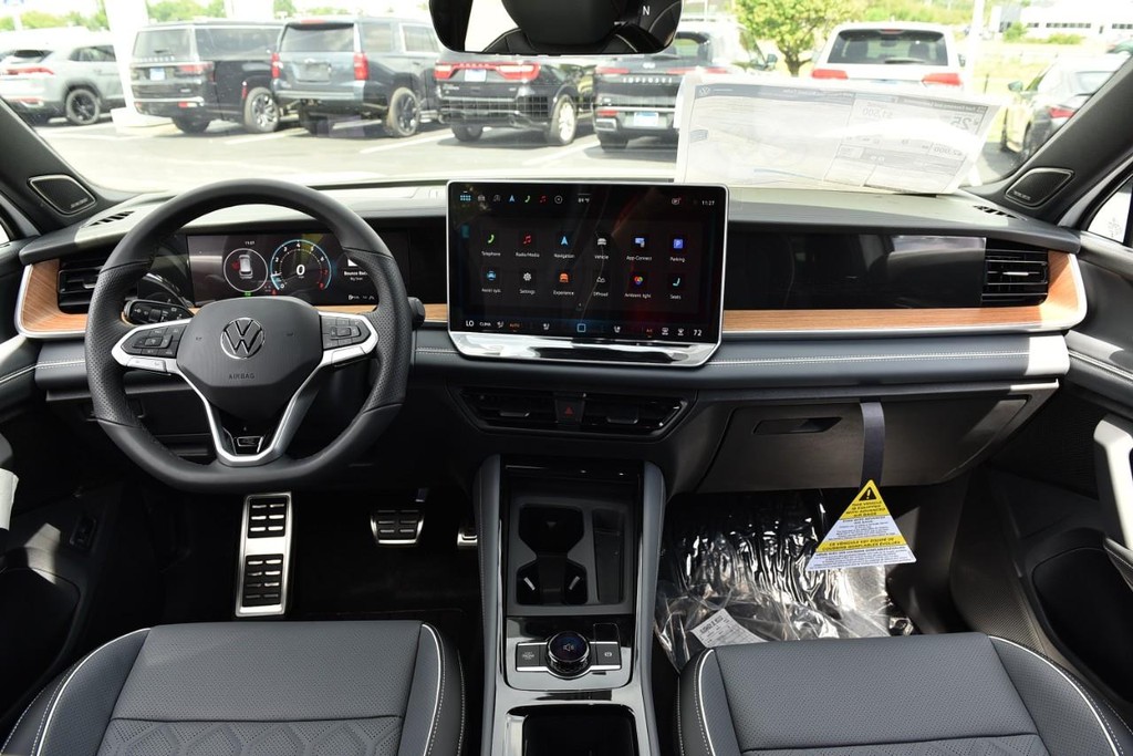 Volkswagen Tiguan Vehicle Full-screen Gallery Image 7