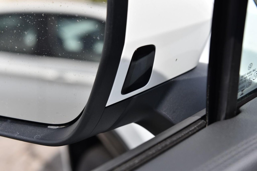 Volkswagen Tiguan Vehicle Full-screen Gallery Image 10