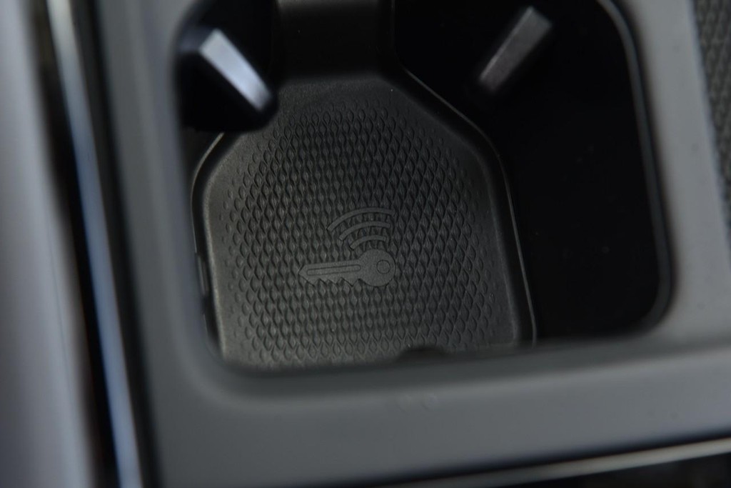 Volkswagen Tiguan Vehicle Full-screen Gallery Image 15