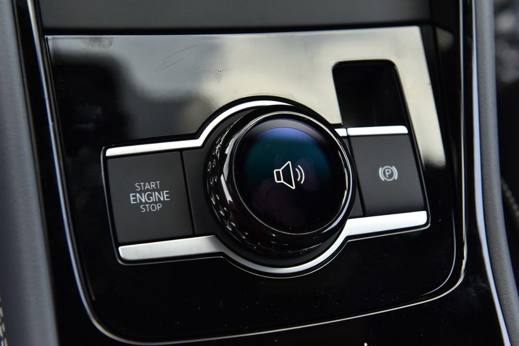Volkswagen Tiguan Vehicle Full-screen Gallery Image 16