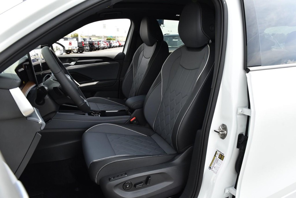 Volkswagen Tiguan Vehicle Full-screen Gallery Image 18