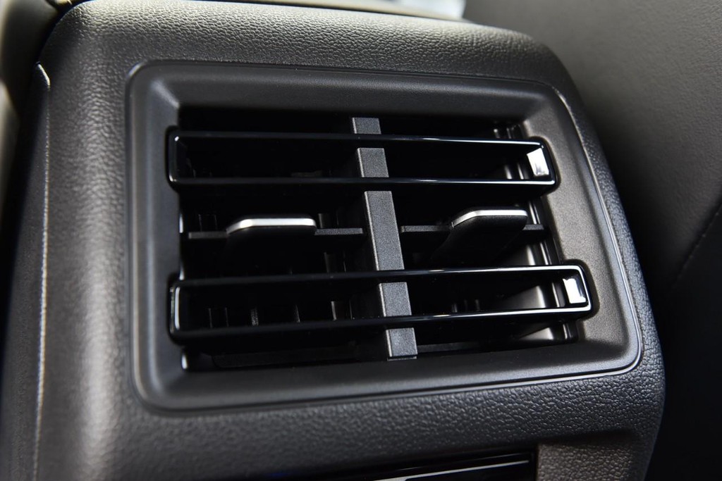 Volkswagen Tiguan Vehicle Full-screen Gallery Image 22