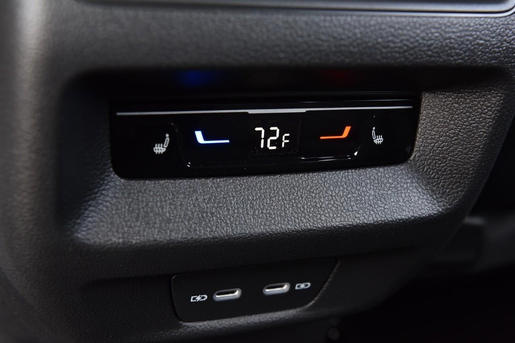 Volkswagen Tiguan Vehicle Full-screen Gallery Image 23